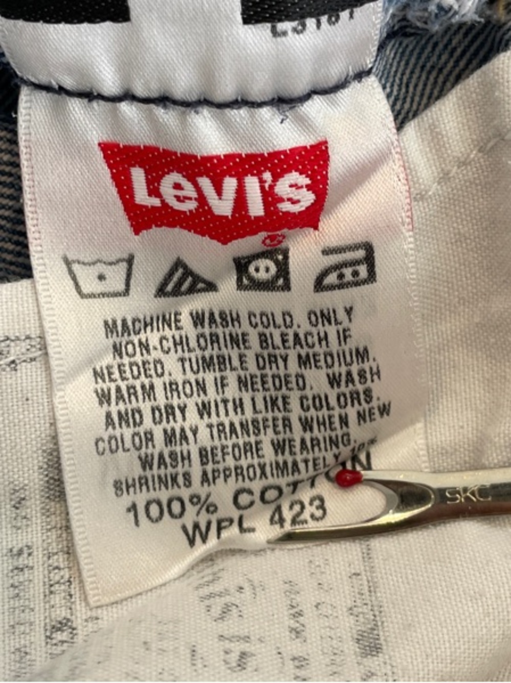 Levi's Men's 501 Button-fly Straight Jeans in Medium Blue Wash 28 x 32 - Picture 3 of 11